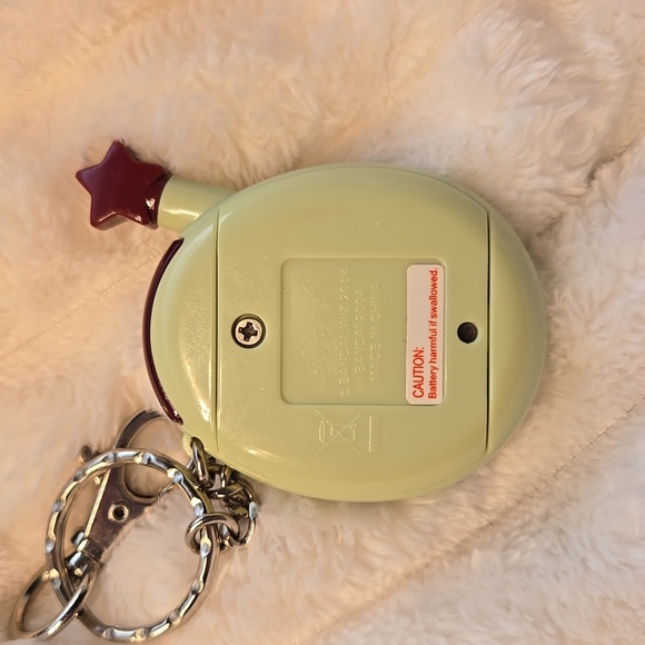 Tamagotchi Connection v4.5 English Green Tribal USA Shell 2007 - Picture 2 of 10